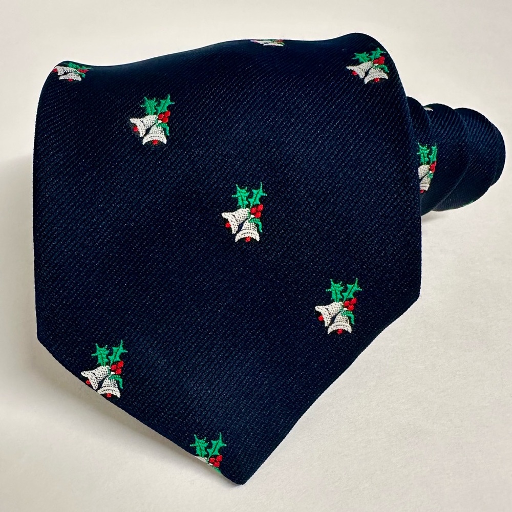 🎄Vintage Embroidered Holiday Bells & Holly Classic Poly Tie 3.5”